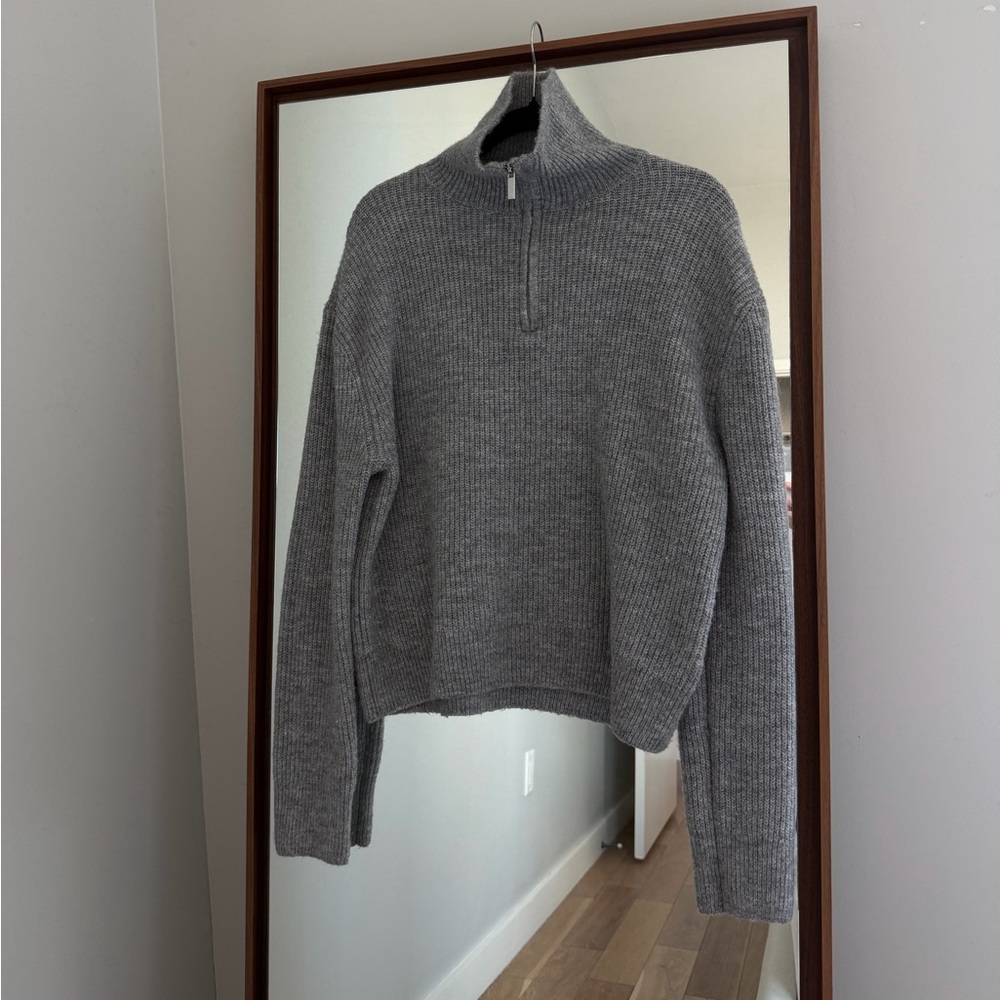 Cozy Gray Ribbed Pullover - Picture 4 of 6